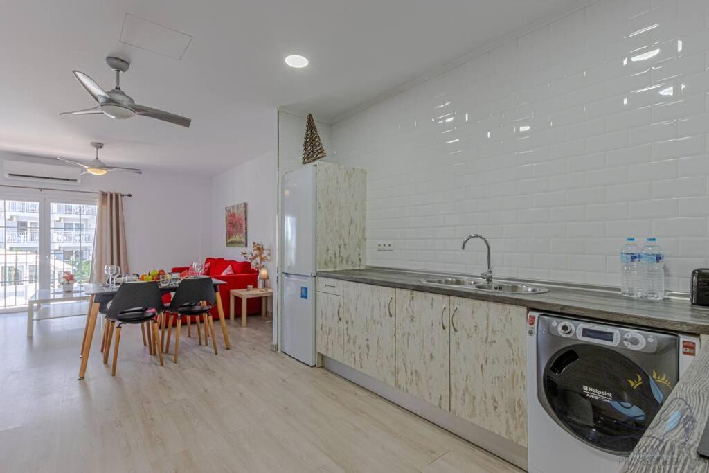 Benalroma Spacious Apartment 50 Mt From The Beach Benalmadena Luaran gambar